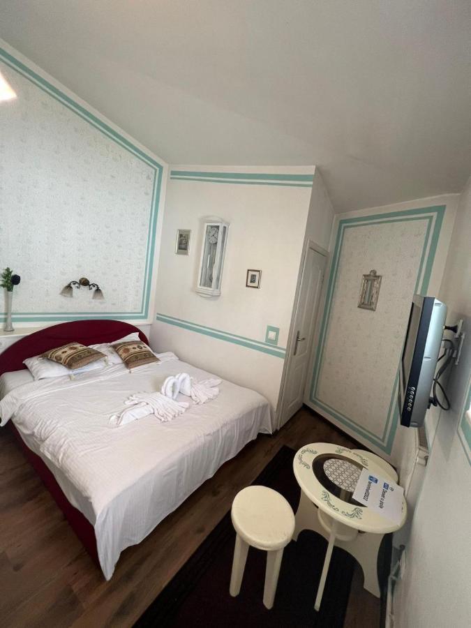 Guesthouse Nia Deluxe サラエヴォ エクステリア 写真