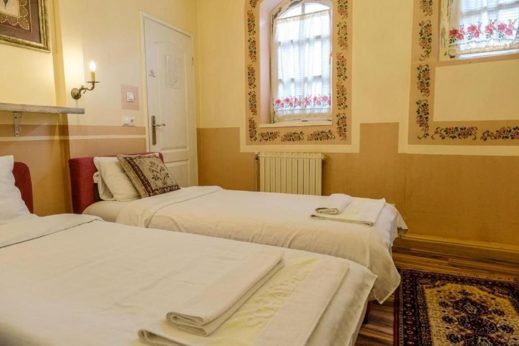 Guesthouse Nia Deluxe サラエヴォ エクステリア 写真