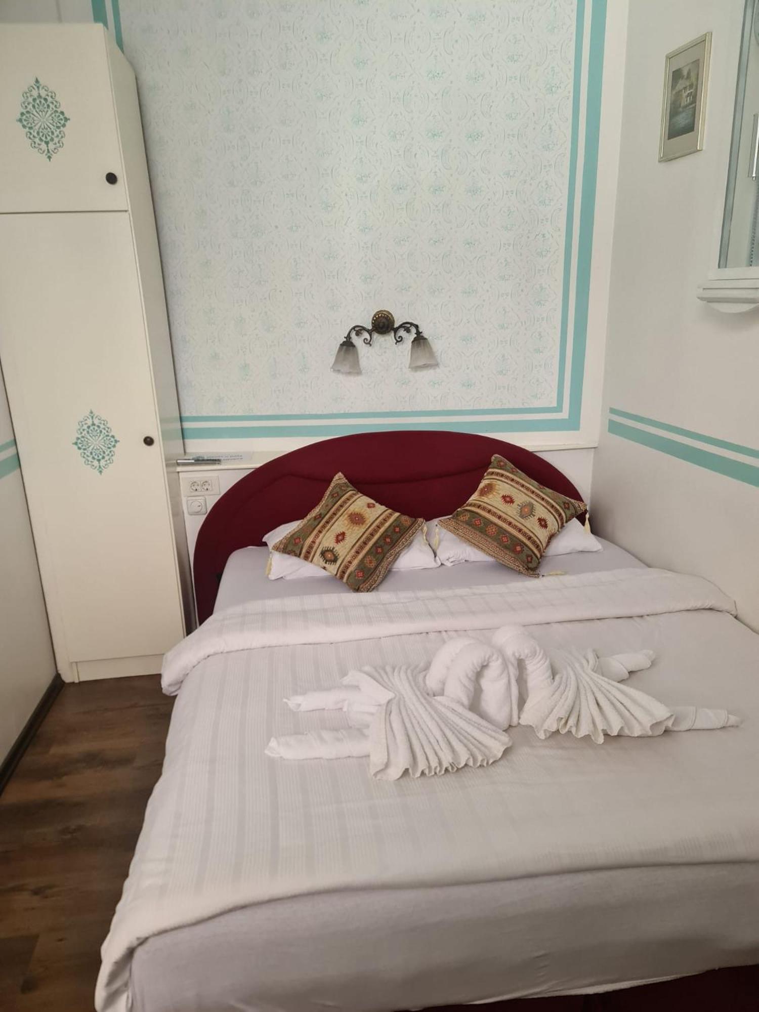 Guesthouse Nia Deluxe サラエヴォ エクステリア 写真