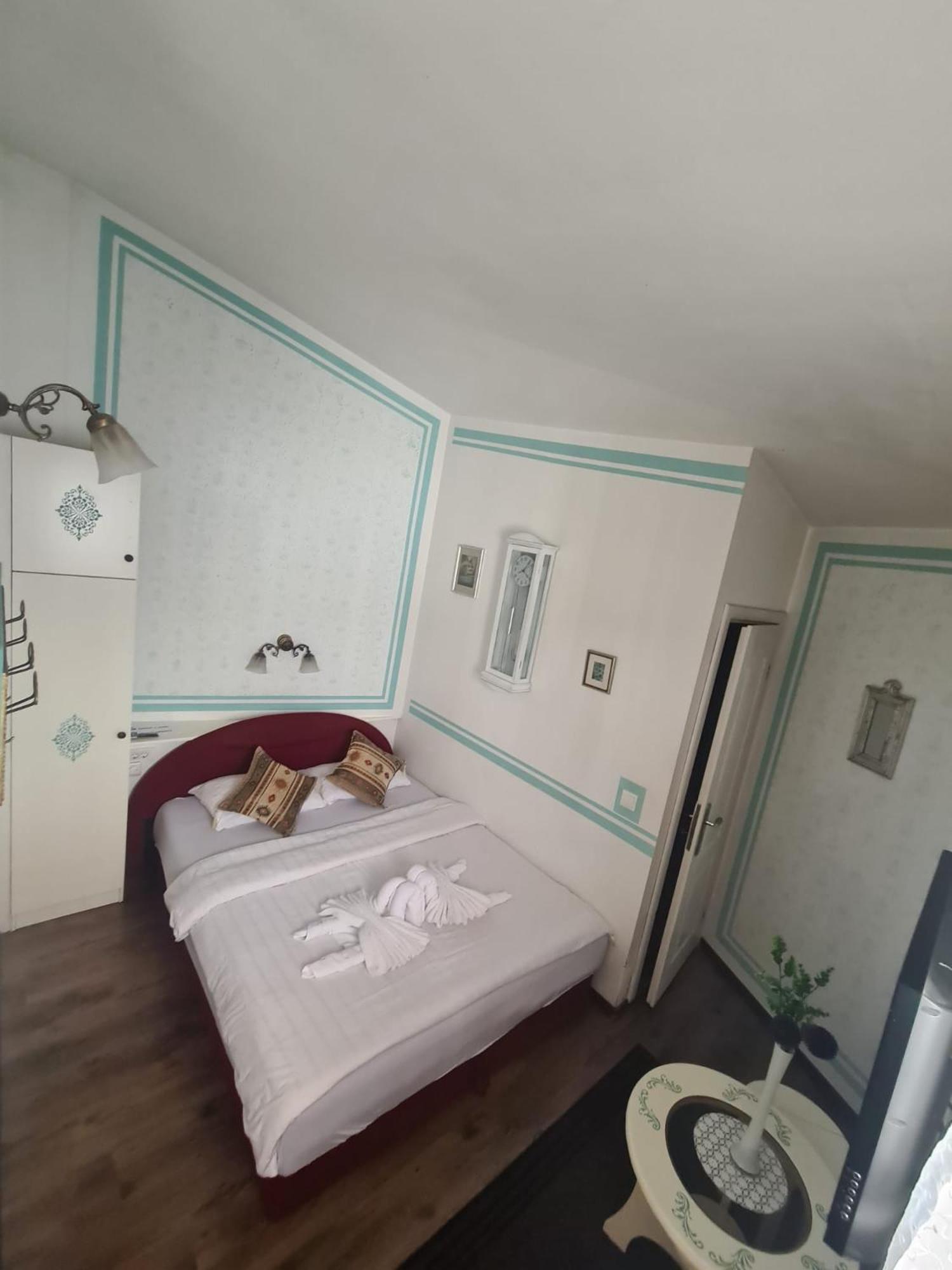 Guesthouse Nia Deluxe サラエヴォ エクステリア 写真
