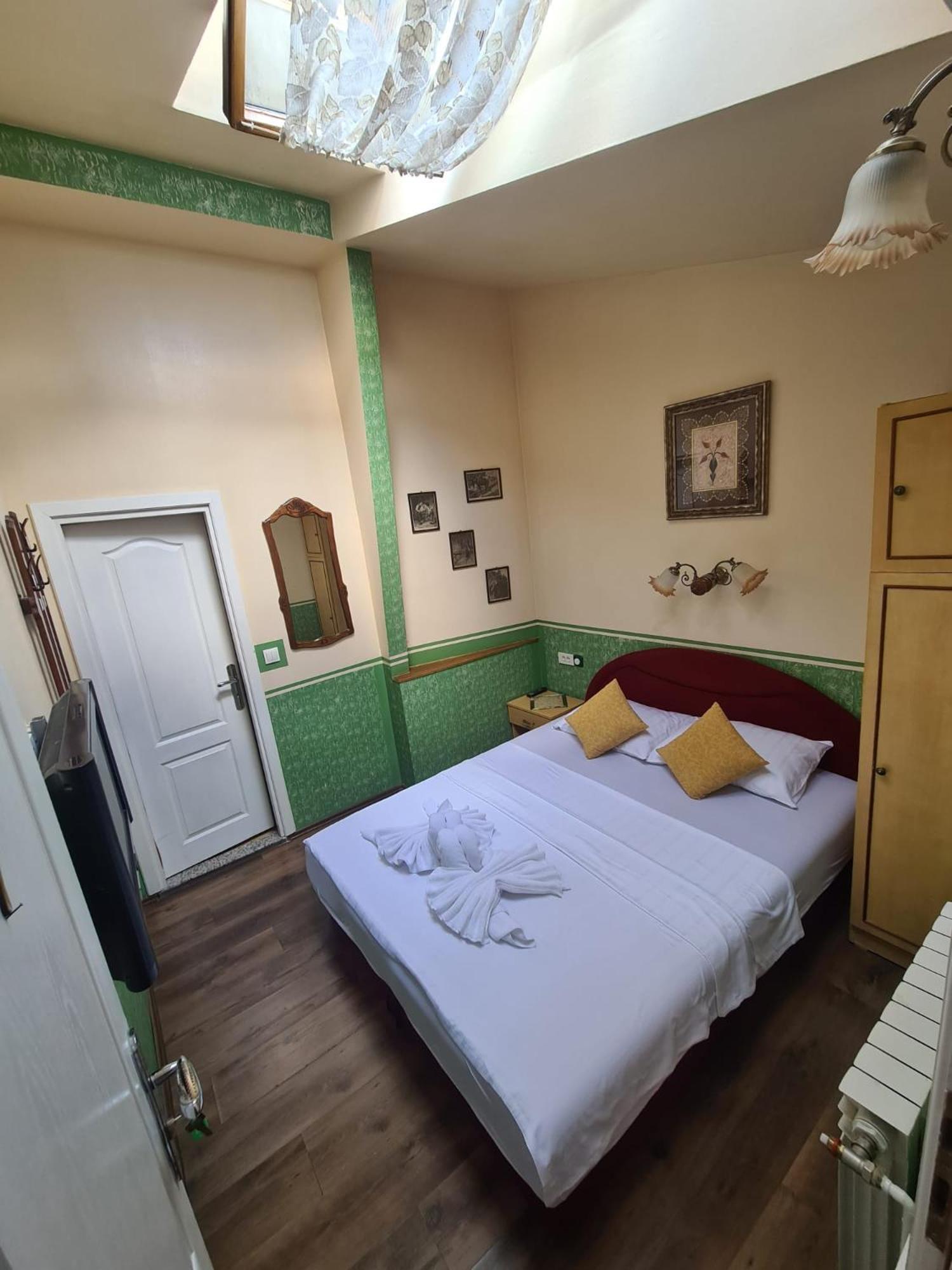 Guesthouse Nia Deluxe サラエヴォ エクステリア 写真