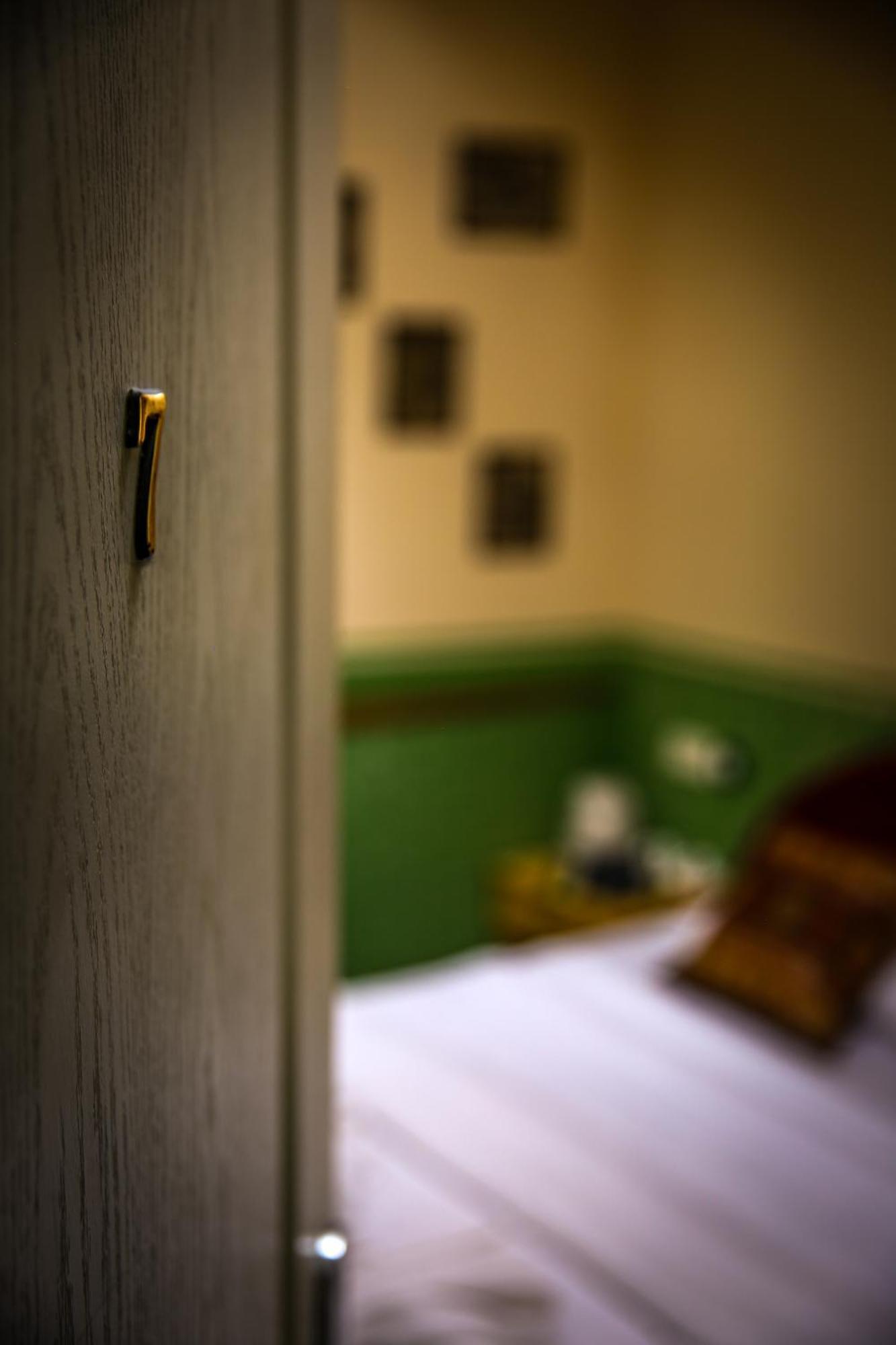 Guesthouse Nia Deluxe サラエヴォ エクステリア 写真