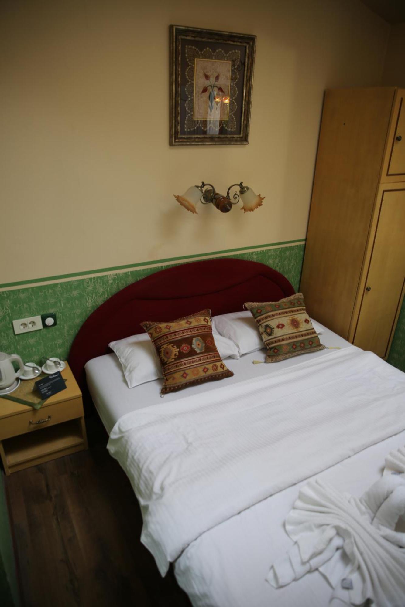 Guesthouse Nia Deluxe サラエヴォ エクステリア 写真