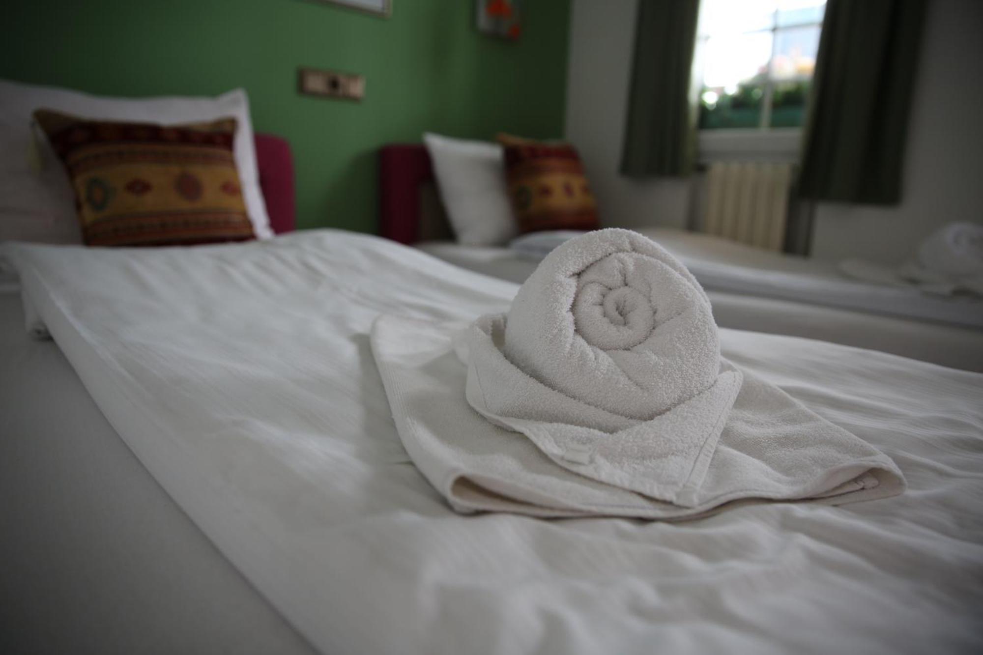 Guesthouse Nia Deluxe サラエヴォ エクステリア 写真