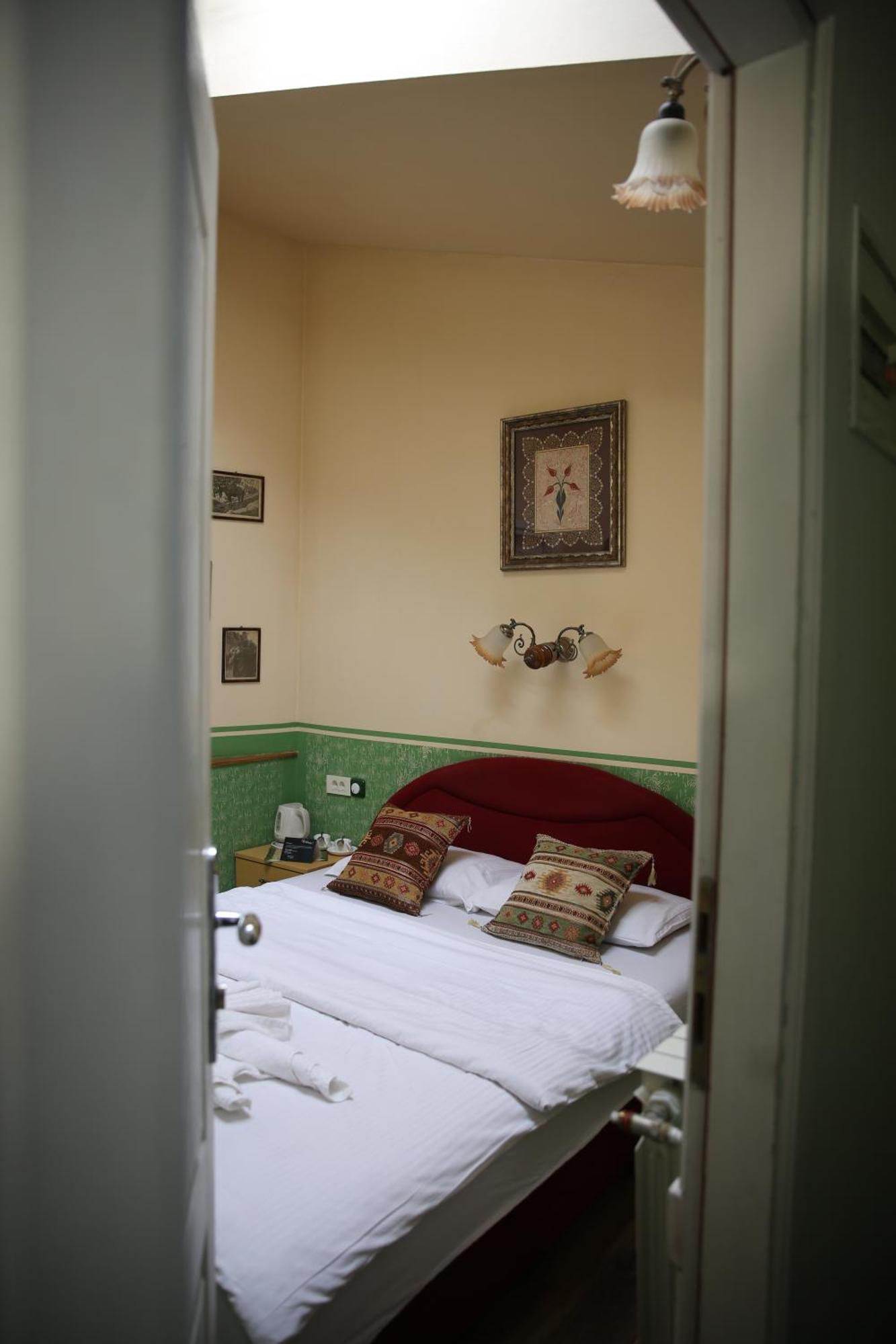 Guesthouse Nia Deluxe サラエヴォ エクステリア 写真