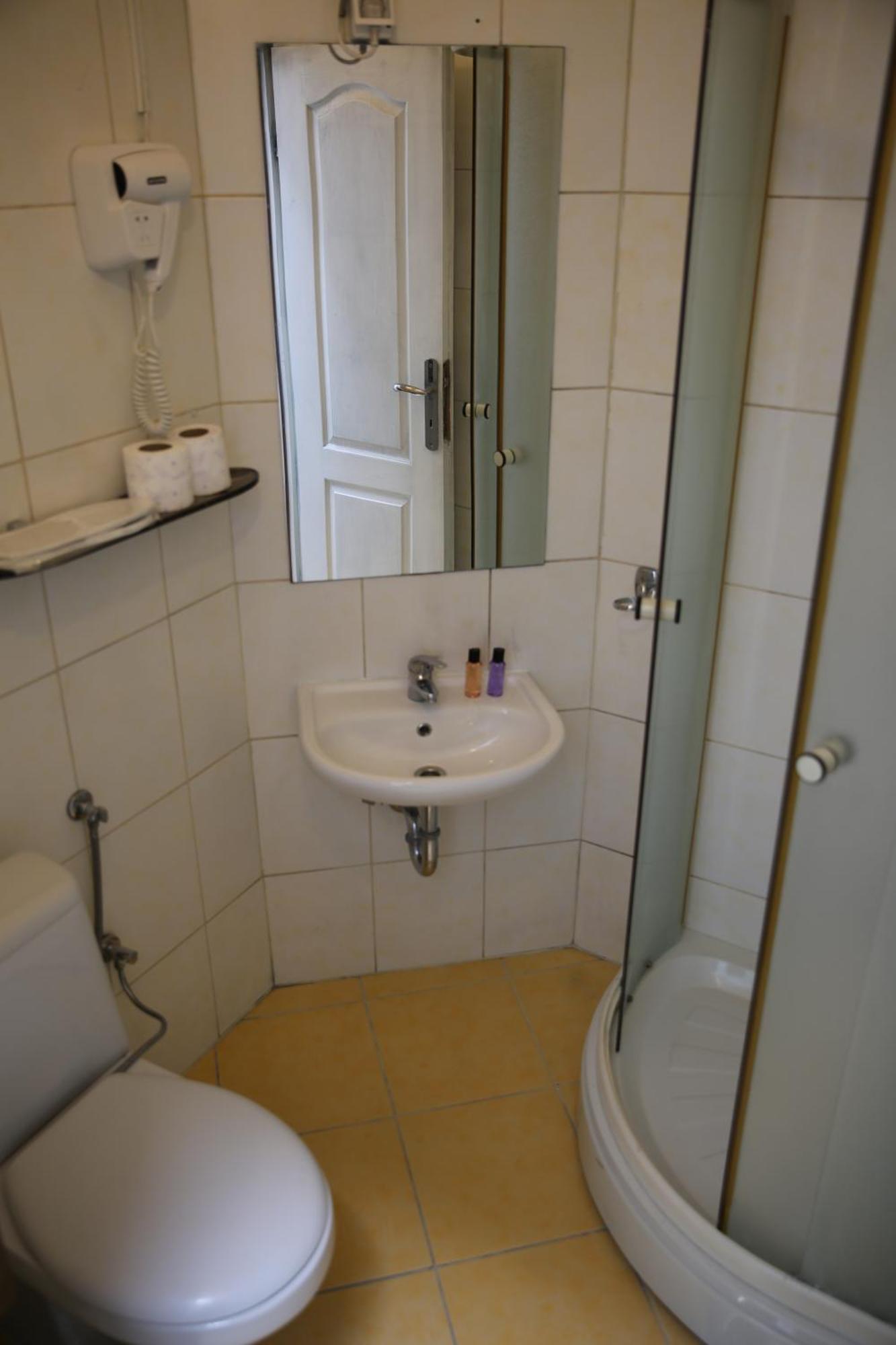 Guesthouse Nia Deluxe サラエヴォ エクステリア 写真
