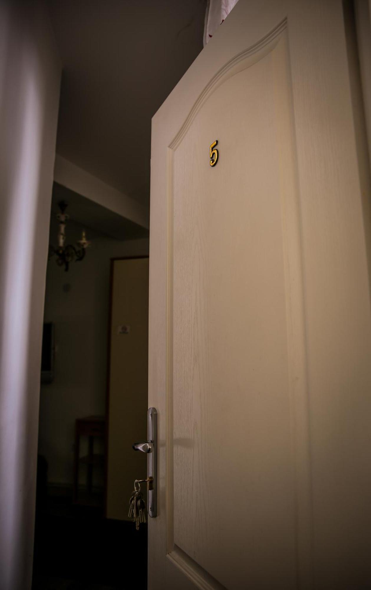 Guesthouse Nia Deluxe サラエヴォ エクステリア 写真