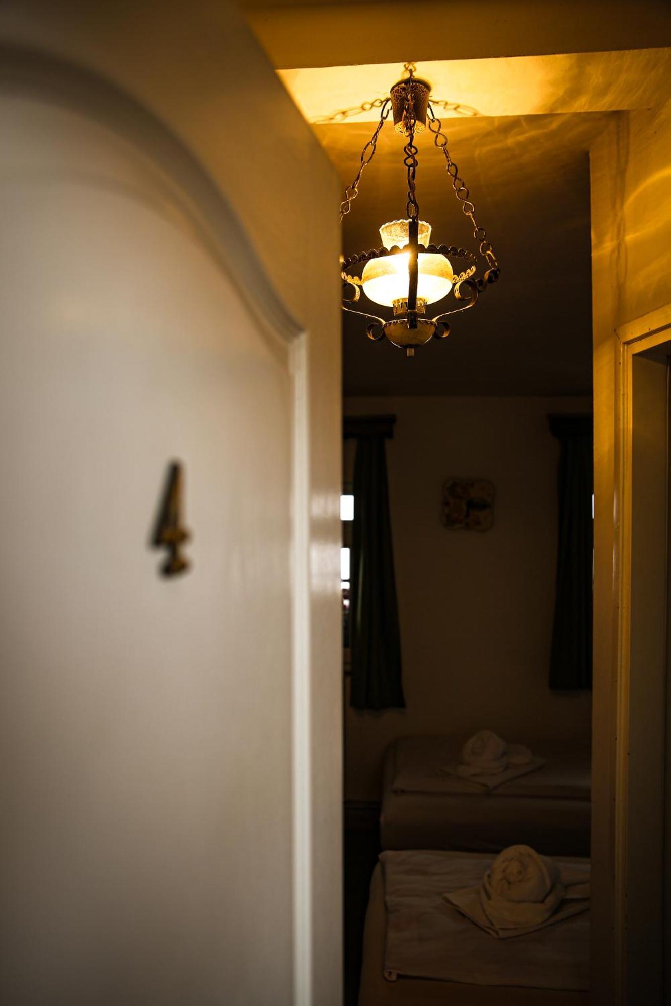 Guesthouse Nia Deluxe サラエヴォ エクステリア 写真