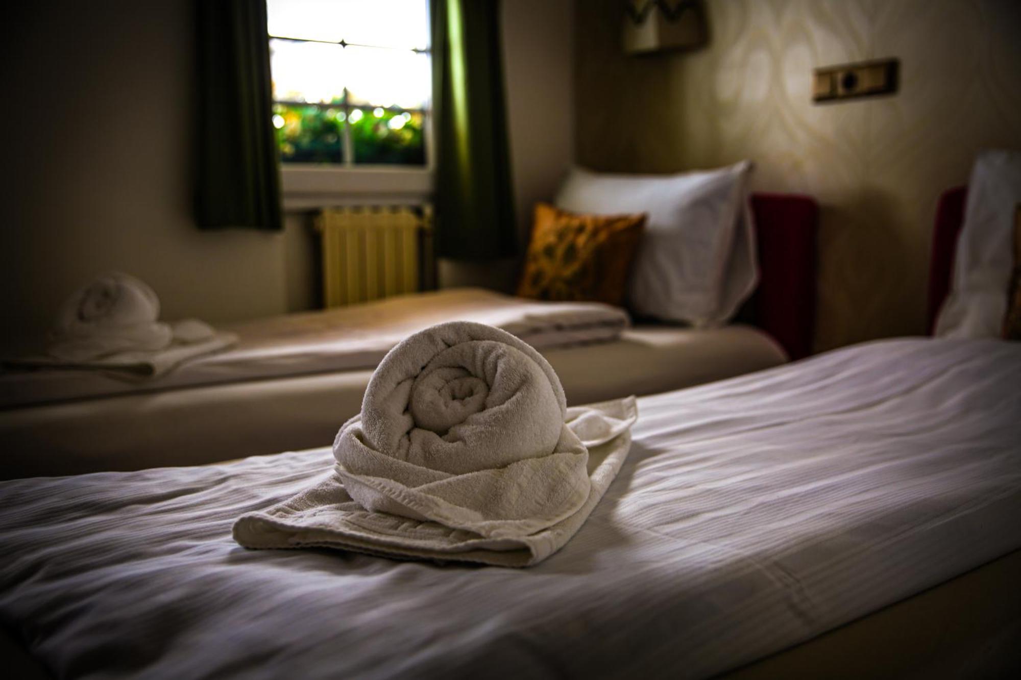 Guesthouse Nia Deluxe サラエヴォ エクステリア 写真
