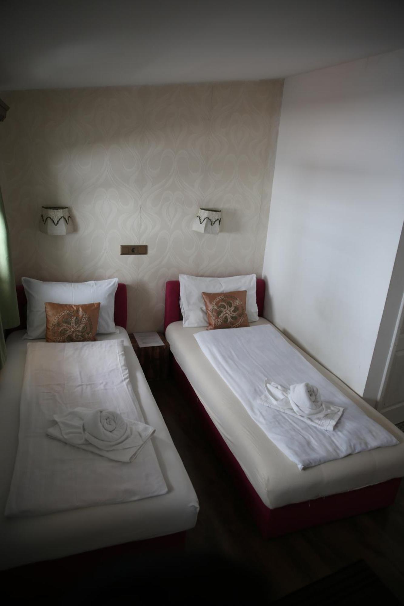 Guesthouse Nia Deluxe サラエヴォ エクステリア 写真