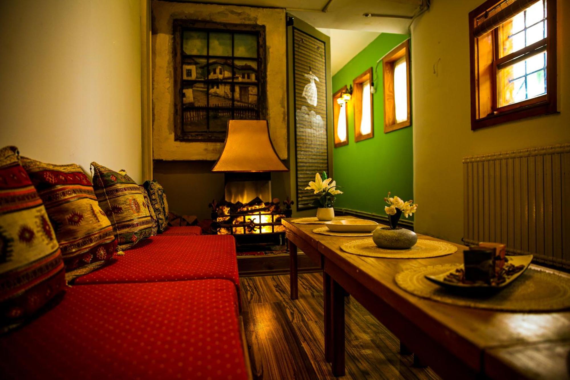 Guesthouse Nia Deluxe サラエヴォ エクステリア 写真
